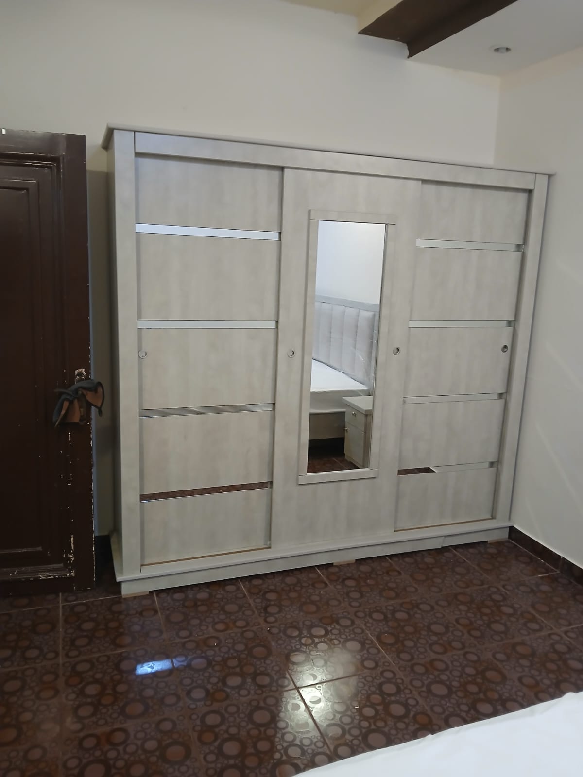 7cec1966-8b22-4707-8d22-e1d62fff7cb9_دولاب جاهز وتفصيل.jpeg